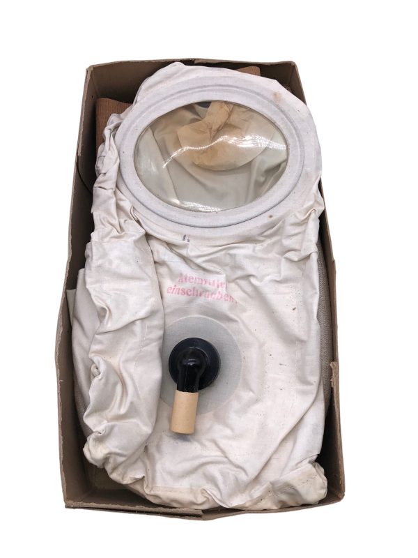 Masque A Gaz Bébé Allemand Complet – Image 4
